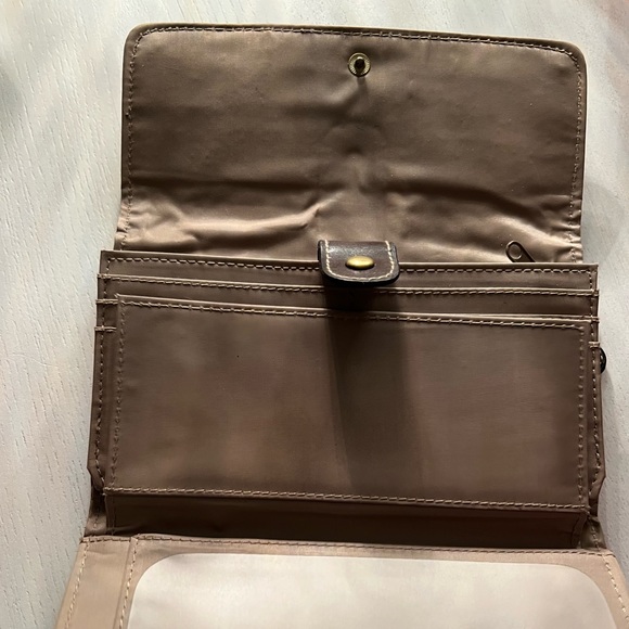 Large wallet- women’s - Picture 7 of 7